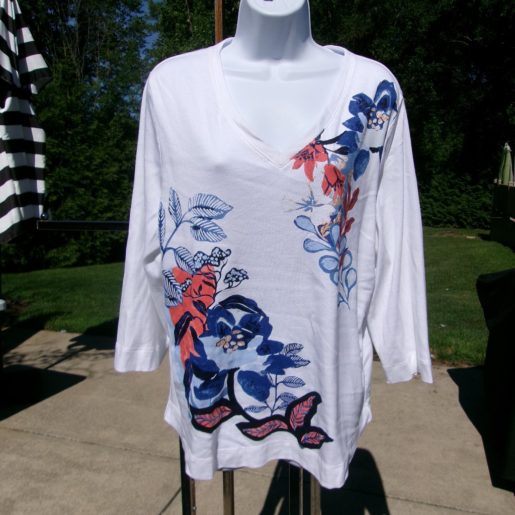 Nwot Chico's White Floralprint Top 3